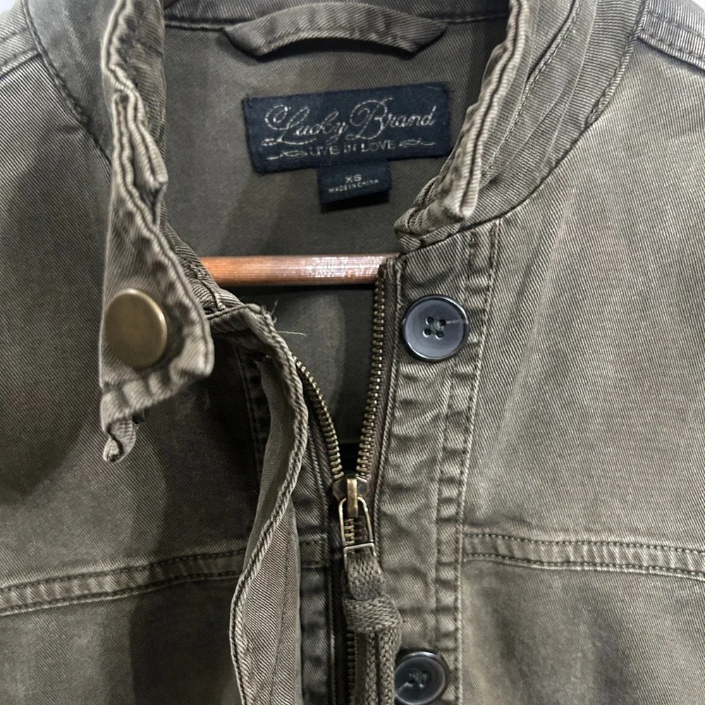 Like new Lucky Brand size XS  Olive green Utility Jacket. Lightweight. Gorgeous! - Picture 9 of 16